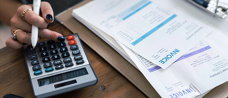 How much does a tax accountant earn in Australia?